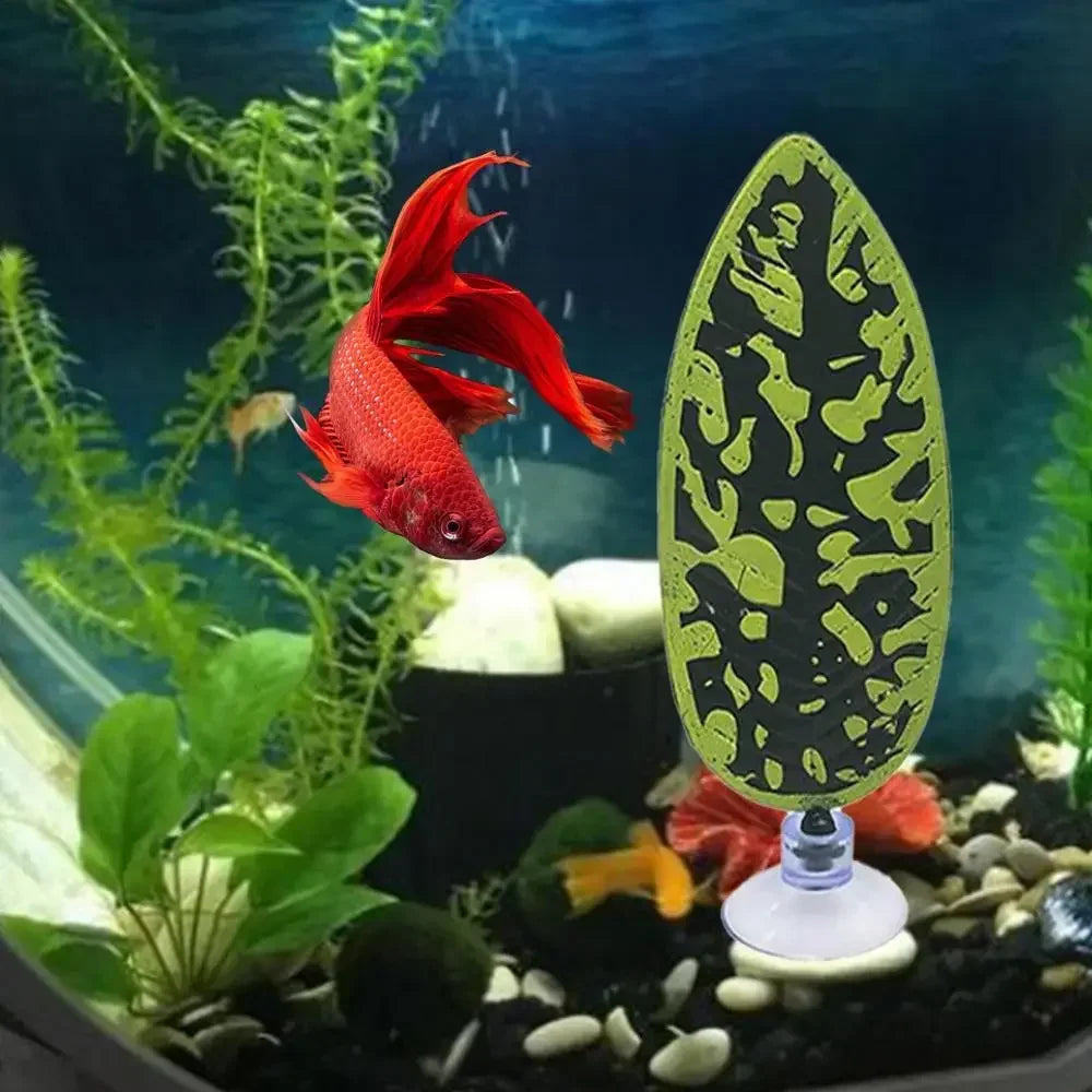 Artificial Leaf Resting Spot with Suction for Fish Tanks | Decorative Betta Fish & Small Fish Resting Leaf